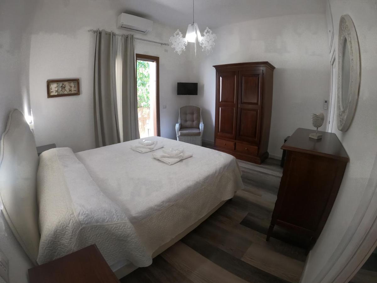 Villa Sari Affitta Camere ลากาเลตตา ภายนอก รูปภาพ