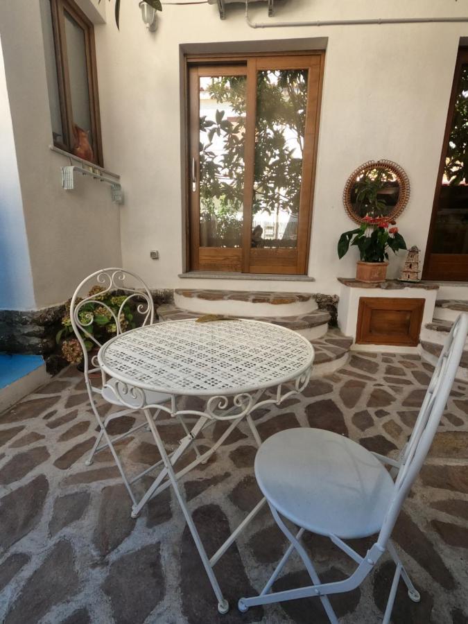 Villa Sari Affitta Camere ลากาเลตตา ภายนอก รูปภาพ