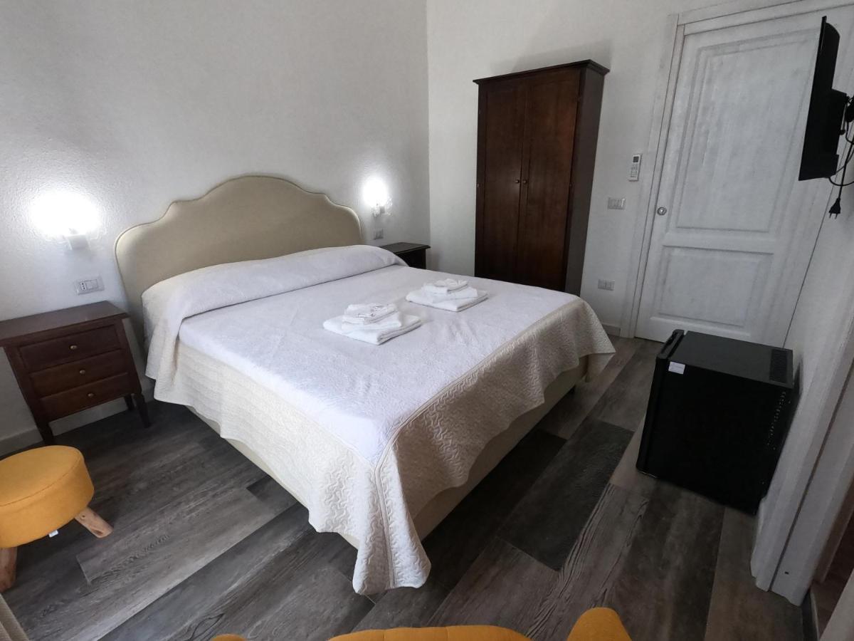 Villa Sari Affitta Camere ลากาเลตตา ภายนอก รูปภาพ