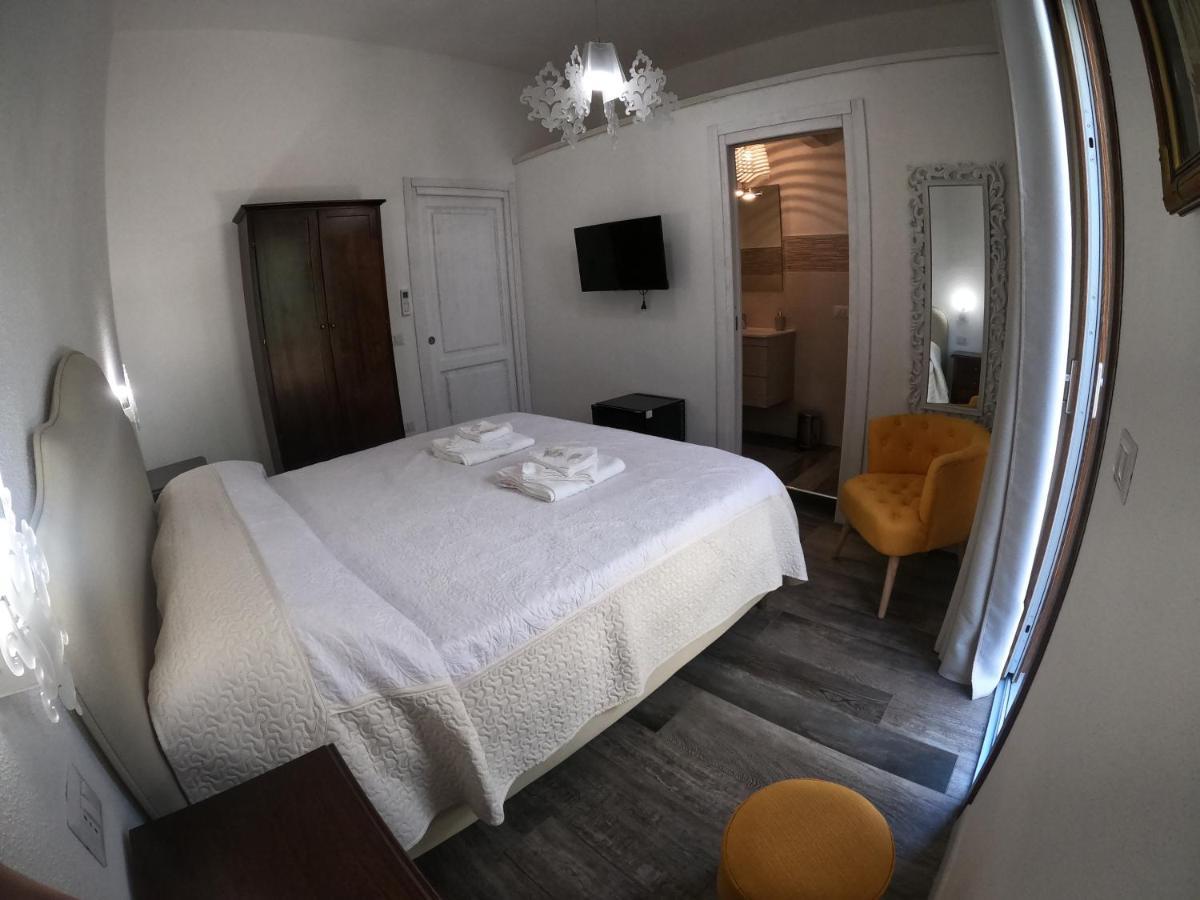 Villa Sari Affitta Camere ลากาเลตตา ภายนอก รูปภาพ